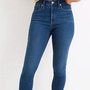 Curvy High-Rise Skinny Jeans in Coronet Wash